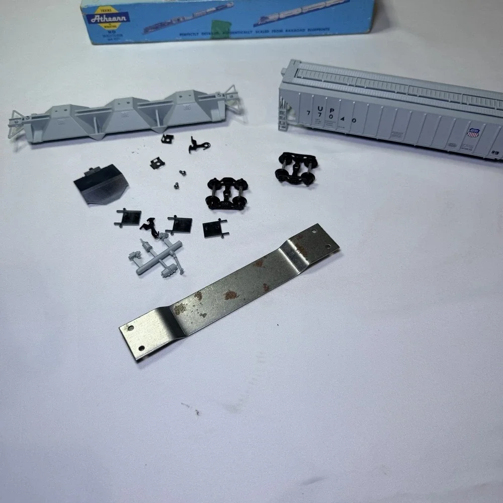 Ho Scale Athearn‎ Union Pacific 4452 54' Covered Hopper UP Blue Box Chess IE